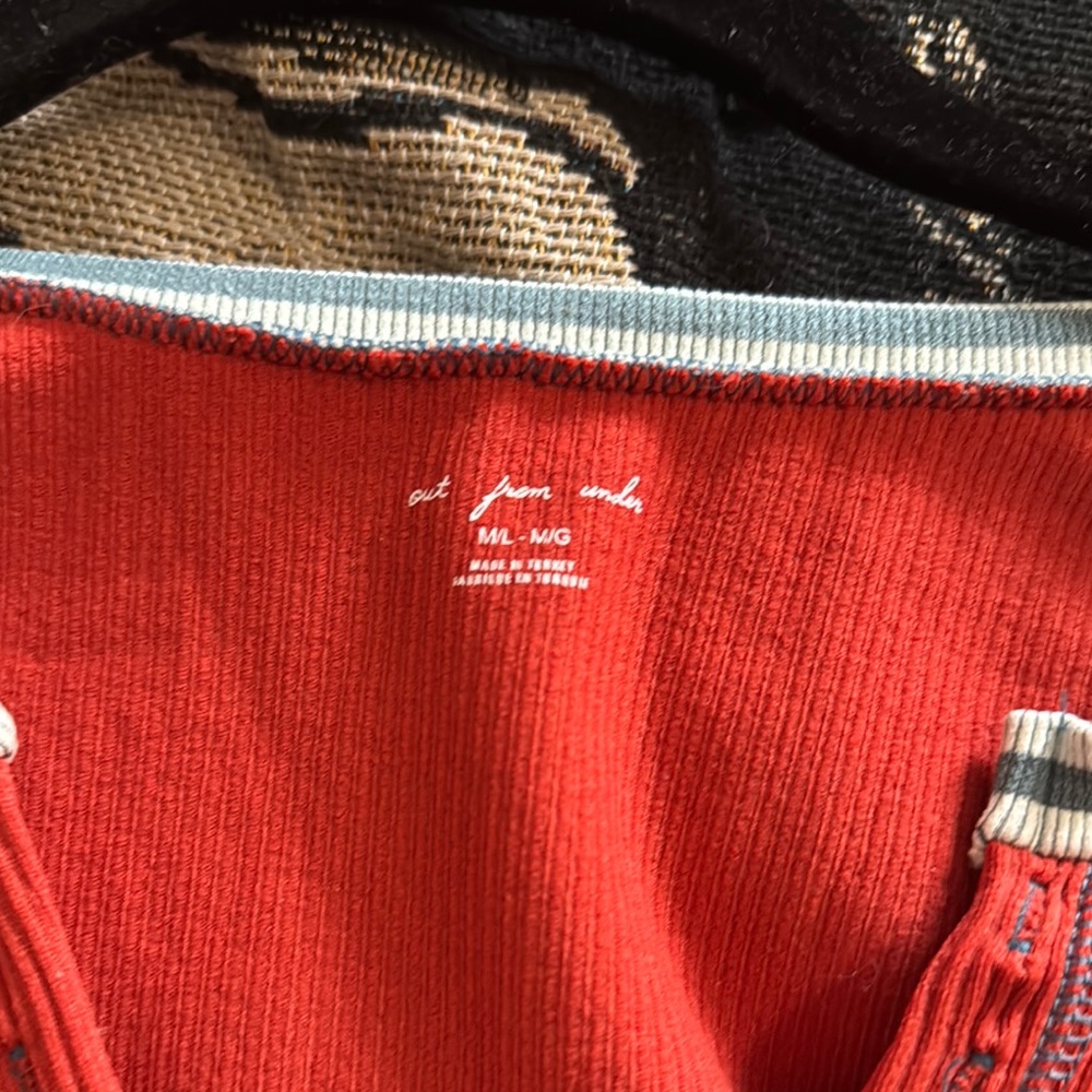 Red and Blue V-Neck Ribbed Tops - Picture 2 of 2